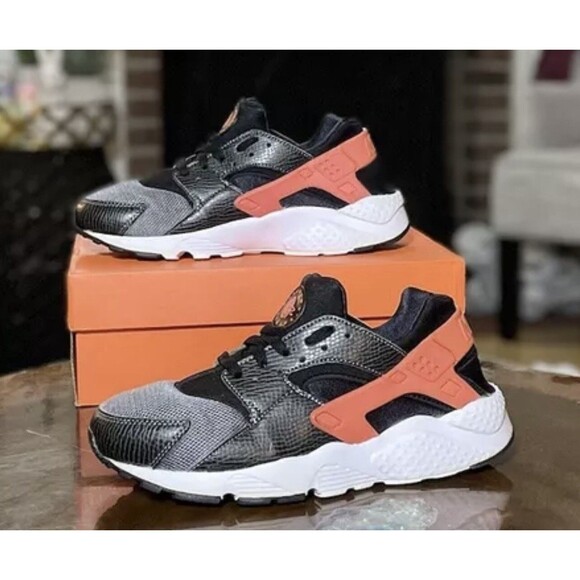 Size 6.5 (GS)~Nike Huarache Run Low~Black/Crimson/White~654275-010~No Box - Picture 1 of 6